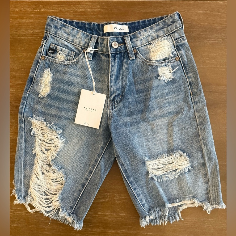 NWT Kancan Isla High Rise Boyfriend Jean Short Women’s XS 24” Waist. Distressed